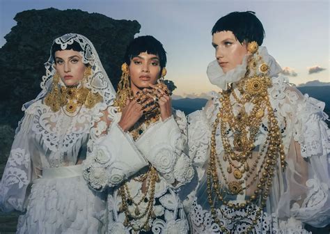  Dolce & Gabbana Fashion Extravaganza: A Spectacular Fusion of Italian Glamour and Thai Tradition!